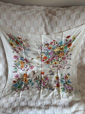 NWT! RARE! Gucci 100% Silk Scarf Floral Botanical Print In White Made In Italy